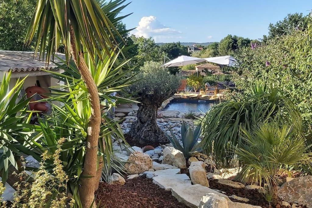 Une Oasis Au Pays De Cezanne Aix-en-Provence Exterior foto
